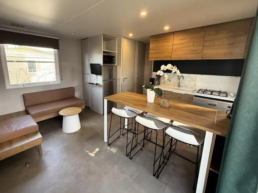 Camping Pas Cher vous présente avec son site Officiel campingpascher.fr, le Camping Les Jardins D'Agathe **** classé 4 étoiles, situé sur la commune de Agde dans le département Hérault (Languedoc Roussillon) en France. Le camping Les Jardins D'Agathe **** vous propose un hébergement de type mobil-home de 30 m² avec climatisation (télévision). Cet hébergement propose plus de 67 dates différentes pour réserver ! Pour dévouvrir la période la moins chère, consultez la rubrique 'Tarifs' et sélectionnez votre mois de départ. L'établissement vous propose 21 autres types d'hébergements. Découvrez tous nos séjours à petits prix dans la commune et aux alentours de Agde du département : Hérault (Languedoc Roussillon). Les Avis clients pour le Camping Les Jardins D'Agathe **** sont excellents avec une note moyenne de 8 sur 10. Piscine chauffée, Piscine extérieure, Animation ados, Animations familiales, Club enfants, Aire de jeux enfants, Cyclisme, Parcours sportif, Ping-pong, Plongée, Pétanque, Randonnée, Terrain multisports, Boulangerie, Bureau de tabac, Dépôt de pain, Plats à emporter, Snack/Bar, Station-service, Supermarché,... En savoir plus : cliquez-ICI.
