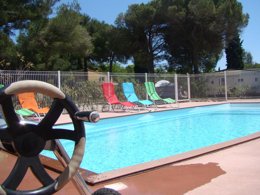 Camping Pas Cher vous présente avec son site Officiel campingpascher.fr, le Camping 123 Sud Vacances, situé sur la commune de Agde dans le département Hérault (Languedoc Roussillon) en France. Le camping 123 Sud Vacances, vous présente un hébergement de type chalet de 33 m² avec climatisation et télévision. Le camping 123 Sud Vacances vous propose du sam. 06 juin au sam. 13 juin 2026 avec une PROMO de DERNIÈRE MINUTE, en promotion à -11% pour 7 nuits à 336 € au lieu de 378 € soit une Économie de 42 €. Cette location propose 18 dates différentes pour réserver votre séjour. Découvrez également les 4 autres gammes d'hébergements du camping. Les Avis clients pour le Camping 123 Sud Vacances sont excellents avec une note moyenne de 8 sur 10. Piscine extérieure, Cyclisme, Pétanque, Randonnée,... En savoir plus : cliquez-ICI.