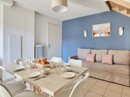 Camping Pas Cher vous présente avec son site Officiel campingpascher.fr, la Résidence Odalys Référence Le Mas Des Flamants classé 3 étoiles, située sur la commune de Aigues Mortes dans le département Gard (Languedoc Roussillon) en France. La résidence Odalys Référence Le Mas Des Flamants vous propose un hébergement de type maison de 41 m² avec climatisation (télévision). Cet hébergement propose plus de 37 dates différentes pour réserver ! Pour dévouvrir la période la moins chère, consultez la rubrique 'Tarifs' et sélectionnez votre mois de départ. L'établissement vous propose 2 autres types d'hébergements. Découvrez tous nos séjours à petits prix dans la commune et aux alentours de Aigues Mortes du département : Gard (Languedoc Roussillon). Les Avis clients pour la Résidence Odalys Référence Le Mas Des Flamants sont excellents avec une note moyenne de 8 sur 10. Piscine chauffée, Piscine extérieure, Canoë-kayak, Centre équestre, Court de tennis, Golf, Ping-pong,... En savoir plus : cliquez-ICI.