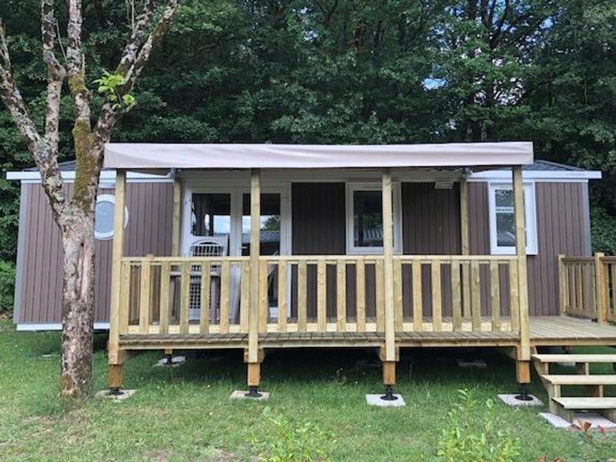 Camping Pas Cher vous présente avec son site Officiel campingpascher.fr, le Camping La Forêt classé 3 étoiles, situé sur la commune de Aizenay dans le département Vendée (Pays De La Loire) en France. Le camping La Forêt vous propose un hébergement de type mobil-home de 32 m² pour 5 personnes. L'établissement vous propose 19 autres types d'hébergements. Découvrez tous nos séjours à petits prix dans la commune et aux alentours de Aizenay du département : Vendée (Pays De La Loire). Les Avis clients pour le Camping La Forêt sont excellents avec une note moyenne de 8 sur 10. LacMer, Bassin enfant, Piscine extérieure, Animation enfants, Animations familiales, Club enfants, Aire de jeux enfants, Canoë-kayak, Court de tennis, Cyclisme, Parcours sportif, Ping-pong, Pétanque, Structure gonflable enfants, Terrain de badminton, Terrain de beach-volley, Trampoline, Bar, Boulangerie, Bureau de tabac, Dépôt de pain, Restaurant, Station-service, Supermarché,... En savoir plus : cliquez-ICI.