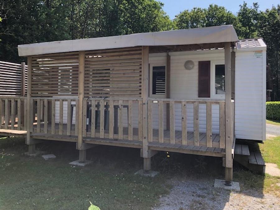 Camping Pas Cher vous présente avec son site Officiel campingpascher.fr, le Camping La Forêt classé 3 étoiles, situé sur la commune de Aizenay dans le département Vendée (Pays De La Loire) en France. Le camping La Forêt, vous présente un hébergement de type mobil-home de 28 m² pour 3 personnes et télévision. Le camping La Forêt vous propose du vendredi 05 juin au vendredi 12 juin 2026 avec un DÉPART DEMAIN pour 7 nuits à 430.5€. Cette location propose 32 dates différentes pour réserver votre séjour. Découvrez également les 19 autres gammes d'hébergements du camping. Les Avis clients pour le Camping La Forêt sont excellents avec une note moyenne de 8 sur 10. LacMer, Bassin enfant, Piscine extérieure, Animation enfants, Animations familiales, Club enfants, Aire de jeux enfants, Canoë-kayak, Court de tennis, Cyclisme, Parcours sportif, Ping-pong, Pétanque, Structure gonflable enfants, Terrain de badminton, Terrain de beach-volley, Trampoline, Bar, Boulangerie, Bureau de tabac, Dépôt de pain, Restaurant, Station-service, Supermarché,... En savoir plus : cliquez-ICI.
