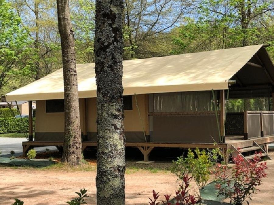 Camping Pas Cher vous présente avec son site Officiel campingpascher.fr, le Camping La Forêt classé 3 étoiles, situé sur la commune de Aizenay dans le département Vendée (Pays De La Loire) en France. Le camping La Forêt vous propose un hébergement de type tente en toile et bois de 24 m² pour 5 personnes. Cet hébergement propose plus de 57 dates différentes pour réserver ! Pour dévouvrir la période la moins chère, consultez la rubrique 'Tarifs' et sélectionnez votre mois de départ. L'établissement vous propose 19 autres types d'hébergements. Découvrez tous nos séjours à petits prix dans la commune et aux alentours de Aizenay du département : Vendée (Pays De La Loire). Les Avis clients pour le Camping La Forêt sont excellents avec une note moyenne de 8 sur 10. LacMer, Bassin enfant, Piscine extérieure, Animation enfants, Animations familiales, Club enfants, Aire de jeux enfants, Canoë-kayak, Court de tennis, Cyclisme, Parcours sportif, Ping-pong, Pétanque, Structure gonflable enfants, Terrain de badminton, Terrain de beach-volley, Trampoline, Bar, Boulangerie, Bureau de tabac, Dépôt de pain, Restaurant, Station-service, Supermarché,... En savoir plus : cliquez-ICI.