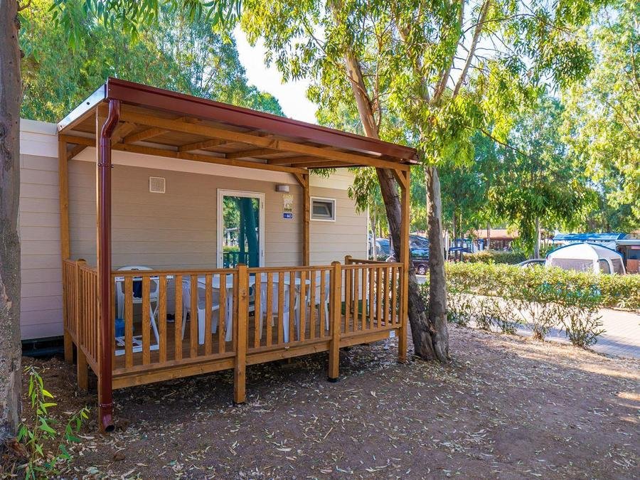 Camping Pas Cher vous présente avec son site Officiel campingpascher.fr, le Camping Village Laguna Blu classé 4 étoiles, situé sur la commune de Alghero dans le département Sassari (Sardaigne) en Italie. Le camping Village Laguna Blu, vous présente un hébergement de type mobil-home de 32 m² pour 6 personnes avec climatisation et télévision. Le camping Village Laguna Blu vous propose du jeudi 11 juin au jeudi 18 juin 2026, en promotion à -12% pour 7 nuits à 1280,30 € au lieu de 1455,8 € soit une Économie de 175,50 €. Cette location propose 68 dates différentes pour réserver votre séjour. Découvrez également les 6 autres gammes d'hébergements du camping. Les Avis clients pour le Camping Village Laguna Blu sont de 7 sur 10. Parc aquatique, Piscine extérieure, Animations familiales, Club ados, Club enfants, Canoë-kayak, Cyclisme, Planche à voile, Plongée, Salle de fitness, Voile, Bar, Pizzeria, Plats à emporter, Snack/Bar, Épicerie,... En savoir plus : cliquez-ICI.