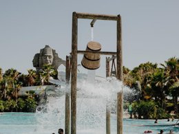 Camping Pas Cher vous présente avec son site Officiel campingpascher.fr, le Camping Alannia Costa Blanca classé 4 étoiles, situé sur la commune de Crevillente dans le département Alicante (Valencia) en Espagne. Le camping Alannia Costa Blanca, vous présente un hébergement de type mobil-home de 35 m² pour 6 personnes avec climatisation. Le camping Alannia Costa Blanca vous propose du dimanche 14 décembre au dimanche 21 décembre 2025 avec un DÉPART DEMAIN pour 7 nuits à 490€. Cette location propose 200 dates différentes pour réserver votre séjour. Découvrez également les 9 autres gammes d'hébergements du camping. Les Avis clients pour le Camping Alannia Costa Blanca sont excellents avec une note moyenne de 8 sur 10. Parc aquatique, Piscine couverte, Piscine extérieure, Animations familiales, Club ados, Club enfants, Aire de jeux enfants, Baby-foot, Court de tennis, Ping-pong, Piscine, Pétanque, Salle de fitness, Salle de jeux vidéo, Terrain de basketball, Terrain de football, Bar, Boulangerie, Plats à emporter, Restaurant, Supermarché,... En savoir plus : cliquez-ICI.