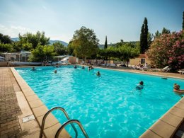 Camping Pas Cher vous présente avec son site Officiel campingpascher.fr, le Camping Flower Aloha Club classé 3 étoiles, situé sur la commune de Amélie Les Bains Palalda dans le département Pyrénées-orientales (Languedoc Roussillon) en France. Le camping Flower Aloha Club vous propose un hébergement de type mobil-home de 34 m² avec climatisation (télévision). L'établissement vous propose 8 autres types d'hébergements. Découvrez tous nos séjours à petits prix dans la commune et aux alentours de Amélie Les Bains Palalda du département : Pyrénées-orientales (Languedoc Roussillon). Les Avis clients pour le Camping Flower Aloha Club sont excellents avec une note moyenne de 8 sur 10. Piscine chauffée, Piscine extérieure, Animation enfants, Animations familiales, Aire de jeux enfants, Baby-foot, Cyclisme, Paddle, Parcours sportif, Ping-pong, Piscine, Pétanque, Structure gonflable enfants, Terrain de football, Trampoline, kiteSurf, Dépôt de pain, Supermarché,... En savoir plus : cliquez-ICI.