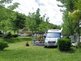Camping Pas Cher vous présente avec son site Officiel campingpascher.fr, le Camping Aloha Club classé 3 étoiles, situé sur la commune de Amélie Les Bains Palalda dans le département Pyrénées-orientales (Languedoc Roussillon) en France. Le camping Aloha Club vous propose un hébergement de type mobil-home de 34 m² avec climatisation (télévision). L'établissement vous propose 6 autres types d'hébergements. Découvrez tous nos séjours à petits prix dans la commune et aux alentours de Amélie Les Bains Palalda du département : Pyrénées-orientales (Languedoc Roussillon). Les Avis clients pour le Camping Aloha Club sont excellents avec une note moyenne de 8 sur 10. Piscine chauffée, Piscine extérieure, Animation enfants, Animations familiales, Aire de jeux enfants, Baby-foot, Cyclisme, Paddle, Parcours sportif, Ping-pong, Piscine, Pétanque, Structure gonflable enfants, Terrain de football, Trampoline, kiteSurf, Dépôt de pain, Supermarché,... En savoir plus : cliquez-ICI.