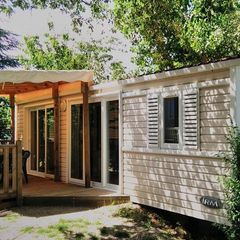 Camping Pas Cher vous présente avec son site Officiel campingpascher.fr, le Camping Flower Aloha Club classé 3 étoiles, situé sur la commune de Amélie Les Bains Palalda dans le département Pyrénées-orientales (Languedoc Roussillon) en France. Le camping Flower Aloha Club vous propose un hébergement de type mobil-home de 34 m² avec climatisation (télévision). L'établissement vous propose 8 autres types d'hébergements. Découvrez tous nos séjours à petits prix dans la commune et aux alentours de Amélie Les Bains Palalda du département : Pyrénées-orientales (Languedoc Roussillon). Les Avis clients pour le Camping Flower Aloha Club sont excellents avec une note moyenne de 8 sur 10. Piscine chauffée, Piscine extérieure, Animation enfants, Animations familiales, Aire de jeux enfants, Baby-foot, Cyclisme, Paddle, Parcours sportif, Ping-pong, Piscine, Pétanque, Structure gonflable enfants, Terrain de football, Trampoline, kiteSurf, Dépôt de pain, Supermarché,... En savoir plus : cliquez-ICI.