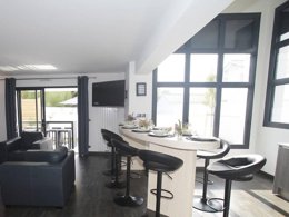 Camping Pas Cher vous présente avec son site Officiel campingpascher.fr, la Résidence Villas Odalys Collection Domaine D'Anadara, située sur la commune de Anglet dans le département Pyrénées-atlantiques (Aquitaine) en France. La résidence Villas Odalys Collection Domaine D'Anadara, vous présente un hébergement de type villa. La résidence Villas Odalys Collection Domaine D'Anadara vous propose du sam. 07 mars au sam. 14 mars 2026 pour 7 nuits à 1129€. Cette location propose 15 dates différentes pour réserver votre séjour. Découvrez également les 1 autres gammes d'hébergements de la résidence. Les Avis clients pour la Résidence Villas Odalys Collection Domaine D'Anadara sont de 7 sur 10. Piscine chauffée, Piscine extérieure, Cyclisme, Jet-ski, Location de bateaux, Surf,... En savoir plus : cliquez-ICI.