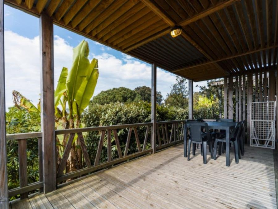 Camping Pas Cher vous présente avec son site Officiel campingpascher.fr, le Camping Paradis A La Corniche classé 5 étoiles, situé sur la commune de Angoulins Sur Mer dans le département Charente-maritime (Poitou Charentes) en France. Le camping Paradis A La Corniche vous propose un hébergement de type chalet de 25 m² pour 1 personne avec climatisation (télévision). L'établissement vous propose 9 autres types d'hébergements. Découvrez tous nos séjours à petits prix dans la commune et aux alentours de Angoulins Sur Mer du département : Charente-maritime (Poitou Charentes). Les Avis clients pour le Camping Paradis A La Corniche sont de 7 sur 10. Mer, Piscine couverte, Piscine extérieure, Animations familiales, Club enfants, Aire de jeux enfants, Cyclisme, Ping-pong, Planche à voile, Pétanque, Skatepark, Sports nautiques, Terrain de football, Terrain multisports, Bar, Boulangerie, Plats à emporter, Snack/Bar, Supermarché, Épicerie,... En savoir plus : cliquez-ICI.