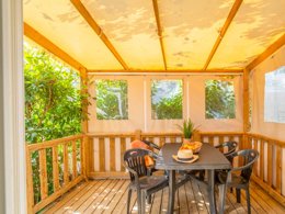 Camping Pas Cher vous présente avec son site Officiel campingpascher.fr, le Camping Paradis A La Corniche classé 5 étoiles, situé sur la commune de Angoulins Sur Mer dans le département Charente-maritime (Poitou Charentes) en France. Le camping Paradis A La Corniche vous propose un hébergement de type mobil-home de 17 m² pour 1 personne (télévision). L'établissement vous propose 11 autres types d'hébergements. Découvrez tous nos séjours à petits prix dans la commune et aux alentours de Angoulins Sur Mer du département : Charente-maritime (Poitou Charentes). Les Avis clients pour le Camping Paradis A La Corniche sont de 7 sur 10. Mer, Piscine couverte, Piscine extérieure, Animations familiales, Club enfants, Aire de jeux enfants, Cyclisme, Ping-pong, Planche à voile, Pétanque, Skatepark, Sports nautiques, Terrain de football, Terrain multisports, Bar, Boulangerie, Plats à emporter, Snack/Bar, Supermarché, Épicerie,... En savoir plus : cliquez-ICI.