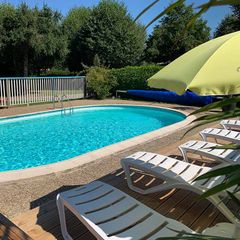 Camping Pas Cher vous présente avec son site Officiel campingpascher.fr, le Établissement Les Deux Pins, situé sur la commune de Anould dans le département Vosges (Lorraine) en France. L'établissement Les Deux Pins vous propose un hébergement de type hébergement de 20 m². L'établissement vous propose 4 autres types d'hébergements. Découvrez tous nos séjours à petits prix dans la commune et aux alentours de Anould du département : Vosges (Lorraine).... En savoir plus : cliquez-ICI.