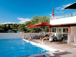 Camping Pas Cher vous présente avec son site Officiel campingpascher.fr, la Résidence Olympe classé 3 étoiles, située sur la commune de Antibes Juan Les Pins dans le département Alpes-maritimes (Provence-alpes-côte D'azur) en France. La résidence Olympe, vous présente un hébergement de type studio de 20 m² et télévision. La résidence Olympe vous proposeun séjour PAS CHER avec une REMISEdu sam. 06 juin au sam. 13 juin 2026, en promotion à -43% pour 7 nuits à 358,40 € au lieu de 635 € soit une Économie de 276,60 €. Cette location propose 22 dates différentes pour réserver votre séjour. Découvrez également les 4 autres gammes d'hébergements de la résidence. Les Avis clients pour la Résidence Olympe sont excellents avec une note moyenne de 8 sur 10. Piscine extérieure, Centre équestre, Golf,... En savoir plus : cliquez-ICI.