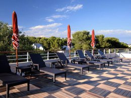 Camping Pas Cher vous présente avec son site Officiel campingpascher.fr, la Résidence Olympe classé 3 étoiles, située sur la commune de Antibes Juan Les Pins dans le département Alpes-maritimes (Provence-alpes-côte D'azur) en France. La résidence Olympe, vous présente un hébergement de type appartement de 30 m² et télévision. La résidence Olympe vous propose du sam. 13 décembre au sam. 20 décembre 2025 avec une PROMO de DERNIÈRE MINUTE, en promotion à -20% pour 7 nuits à 442,40 € au lieu de 553 € soit une Économie de 110,60 €. Cette location propose 72 dates différentes pour réserver votre séjour. Découvrez également les 4 autres gammes d'hébergements de la résidence. Les Avis clients pour la Résidence Olympe sont excellents avec une note moyenne de 8 sur 10. Piscine extérieure, Centre équestre, Golf,... En savoir plus : cliquez-ICI.