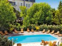 Camping Pas Cher vous présente avec son site Officiel campingpascher.fr, le Camping Villa Régina, situé sur la commune de Arcachon dans le département Gironde (Aquitaine) en France. Le camping Villa Régina, vous présente un hébergement de type studio de 20 m² pour 2 personnes et télévision. Le camping Villa Régina vous propose du mercredi 25 novembre au mercredi 02 décembre 2026 pour 7 nuits à 400€. Cette location propose 154 dates différentes pour réserver votre séjour. Découvrez également les 2 autres gammes d'hébergements du camping. Les Avis clients pour le Camping Villa Régina sont excellents avec une note moyenne de 8 sur 10. Piscine extérieure, Piscine, Plongée, Pétanque, Restaurant,... En savoir plus : cliquez-ICI.
