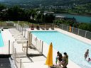 Camping Pas Cher vous présente avec son site Officiel campingpascher.fr, le Camping Du Lac classé 4 étoiles, situé sur la commune de Arcizans Avant dans le département Hautes-pyrénées (Midi Pyrénées) en France. Le camping Du Lac, vous présente un hébergement de type chalet de 35 m² pour 2 personnes. Le camping Du Lac vous propose du sam. 06 juin au sam. 13 juin 2026 pour 7 nuits à 405€. Cette location propose 1 dates différentes pour réserver votre séjour. Découvrez également les 2 autres gammes d'hébergements du camping. Les Avis clients pour le Camping Du Lac sont excellents avec une note moyenne de 8 sur 10. Parc aquatique, Piscine chauffée, Piscine extérieure, Canoë-kayak, Cyclisme, Pétanque, Randonnée, Terrain de football, Terrain multisports, Bar, Dépôt de pain, Plats à emporter, Supermarché, Épicerie,... En savoir plus : cliquez-ICI.