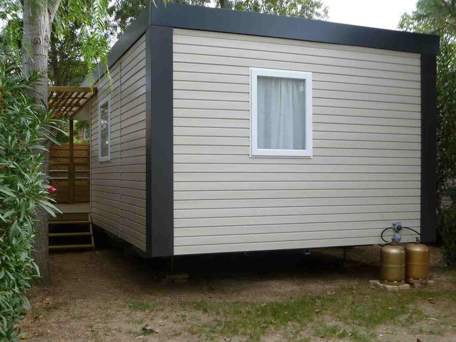 Camping Pas Cher vous présente avec son site Officiel campingpascher.fr, le Camping La Plage Argelès classé 3 étoiles, situé sur la commune de Argelès-sur-mer dans le département Pyrénées-orientales (Languedoc Roussillon) en France. Le camping La Plage Argelès, vous présente un hébergement de type mobil-home de 28 m² avec climatisation et télévision. Le camping La Plage Argelès vous propose du sam. 22 août au sam. 29 août 2026, en promotion à -15% pour 7 nuits à 975,80 € au lieu de 1148,0 € soit une Économie de 172,20 €. Cette location propose 23 dates différentes pour réserver votre séjour. Découvrez également les 11 autres gammes d'hébergements du camping. Les Avis clients pour le Camping La Plage Argelès sont excellents avec une note moyenne de 8 sur 10. Mer, Piscine extérieure, Aire de jeux enfants, Ping-pong, Pétanque, Terrain multisports, Dépôt de pain, Snack/Bar, Supermarché,... En savoir plus : cliquez-ICI.