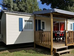 Camping Pas Cher vous présente avec son site Officiel campingpascher.fr, le Camping La Plage Argelès classé 3 étoiles, situé sur la commune de Argelès-sur-mer dans le département Pyrénées-orientales (Languedoc Roussillon) en France. Le camping La Plage Argelès vous propose un hébergement de type mobil-home de 32 m² avec climatisation (télévision). L'établissement vous propose 11 autres types d'hébergements. Découvrez tous nos séjours à petits prix dans la commune et aux alentours de Argelès-sur-mer du département : Pyrénées-orientales (Languedoc Roussillon). Les Avis clients pour le Camping La Plage Argelès sont excellents avec une note moyenne de 8 sur 10. Mer, Piscine extérieure, Aire de jeux enfants, Ping-pong, Pétanque, Terrain multisports, Dépôt de pain, Snack/Bar, Supermarché,... En savoir plus : cliquez-ICI.