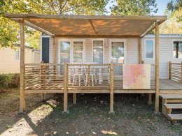 Camping Pas Cher vous présente avec son site Officiel campingpascher.fr, le Camping La Plage Argelès classé 3 étoiles, situé sur la commune de Argelès-sur-mer dans le département Pyrénées-orientales (Languedoc Roussillon) en France. Le camping La Plage Argelès vous propose un hébergement de type mobil-home de 32 m² avec climatisation (télévision). L'établissement vous propose 11 autres types d'hébergements. Découvrez tous nos séjours à petits prix dans la commune et aux alentours de Argelès-sur-mer du département : Pyrénées-orientales (Languedoc Roussillon). Les Avis clients pour le Camping La Plage Argelès sont excellents avec une note moyenne de 8 sur 10. Mer, Piscine extérieure, Aire de jeux enfants, Ping-pong, Pétanque, Terrain multisports, Dépôt de pain, Snack/Bar, Supermarché,... En savoir plus : cliquez-ICI.