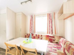 Camping Pas Cher vous présente avec son site Officiel campingpascher.fr, le Camping Maeva Club Les Abricotiers, situé sur la commune de Argelès-sur-mer dans le département Pyrénées-orientales (Languedoc Roussillon) en France. Le camping Maeva Club Les Abricotiers, vous présente un hébergement de type mobil-home de 30 m². Le camping Maeva Club Les Abricotiers vous proposeun séjour PAS CHER avec une REMISEdu sam. 16 mai au sam. 23 mai 2026, en promotion à -30% pour 7 nuits à 239 € au lieu de 341,43 € soit une Économie de 102,43 €. Cette location propose 97 dates différentes pour réserver votre séjour. Découvrez également les 6 autres gammes d'hébergements du camping. Les Avis clients pour le Camping Maeva Club Les Abricotiers sont excellents avec une note moyenne de 8 sur 10. Mer, Piscine extérieure, Animations familiales, Club enfants, Aire de jeux enfants, Canoë-kayak, Centre équestre, Court de tennis, Ping-pong, Terrain de football, Terrain multisports, Voile, Bar, Station-service, Supermarché,... En savoir plus : cliquez-ICI.