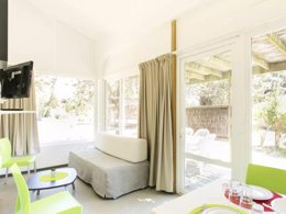 Camping Pas Cher vous présente avec son site Officiel campingpascher.fr, le Camping Maeva Club Les Abricotiers, situé sur la commune de Argelès-sur-mer dans le département Pyrénées-orientales (Languedoc Roussillon) en France. Le camping Maeva Club Les Abricotiers, vous présente un hébergement de type maison de campagne de 38 m² et télévision. Le camping Maeva Club Les Abricotiers vous proposeun séjour PAS CHER avec une REMISEdu sam. 16 mai au sam. 23 mai 2026, en promotion à -30% pour 7 nuits à 219 € au lieu de 312,86 € soit une Économie de 93,86 €. Cette location propose 111 dates différentes pour réserver votre séjour. Découvrez également les 6 autres gammes d'hébergements du camping. Les Avis clients pour le Camping Maeva Club Les Abricotiers sont excellents avec une note moyenne de 8 sur 10. Mer, Piscine extérieure, Animations familiales, Club enfants, Aire de jeux enfants, Canoë-kayak, Centre équestre, Court de tennis, Ping-pong, Terrain de football, Terrain multisports, Voile, Bar, Station-service, Supermarché,... En savoir plus : cliquez-ICI.