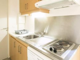 Camping Pas Cher vous présente avec son site Officiel campingpascher.fr, le Camping Maeva Club Les Abricotiers, situé sur la commune de Argelès-sur-mer dans le département Pyrénées-orientales (Languedoc Roussillon) en France. Le camping Maeva Club Les Abricotiers, vous présente un hébergement de type maison de campagne de 42 m² et télévision. Le camping Maeva Club Les Abricotiers vous proposeun séjour PAS CHER avec une REMISEdu sam. 16 mai au sam. 23 mai 2026, en promotion à -30% pour 7 nuits à 219 € au lieu de 312,86 € soit une Économie de 93,86 €. Cette location propose 111 dates différentes pour réserver votre séjour. Découvrez également les 6 autres gammes d'hébergements du camping. Les Avis clients pour le Camping Maeva Club Les Abricotiers sont excellents avec une note moyenne de 8 sur 10. Mer, Piscine extérieure, Animations familiales, Club enfants, Aire de jeux enfants, Canoë-kayak, Centre équestre, Court de tennis, Ping-pong, Terrain de football, Terrain multisports, Voile, Bar, Station-service, Supermarché,... En savoir plus : cliquez-ICI.