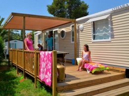 Camping Pas Cher vous présente avec son site Officiel campingpascher.fr, le Camping Le Pearl - Paradis classé 4 étoiles, situé sur la commune de Argelès-sur-mer dans le département Pyrénées-orientales (Languedoc Roussillon) en France. Le camping Le Pearl - Paradis vous propose un hébergement de type mobil-home de 37 m² avec climatisation (télévision). L'établissement vous propose 17 autres types d'hébergements. Découvrez tous nos séjours à petits prix dans la commune et aux alentours de Argelès-sur-mer du département : Pyrénées-orientales (Languedoc Roussillon). Les Avis clients pour le Camping Le Pearl - Paradis sont excellents avec une note moyenne de 8 sur 10. Parc aquatique, Piscine chauffée, Piscine extérieure, Animations familiales, Club ados, Club enfants, Aire de jeux enfants, Baby-foot, Canoë-kayak, Centre équestre, Court de tennis, Golf, Ping-pong, Piscine, Pétanque, Randonnée, Terrain de football, Terrain multisports, Trampoline, Voile, Bar, Dépôt de pain, Plats à emporter, Restaurant, Snack/Bar, Épicerie,... En savoir plus : cliquez-ICI.