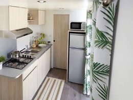 Camping Pas Cher vous présente avec son site Officiel campingpascher.fr, le Camping Le Pearl - Paradis classé 4 étoiles, situé sur la commune de Argelès-sur-mer dans le département Pyrénées-orientales (Languedoc Roussillon) en France. Le camping Le Pearl - Paradis vous propose un hébergement de type mobil-home de 34 m² avec climatisation (télévision). L'établissement vous propose 17 autres types d'hébergements. Découvrez tous nos séjours à petits prix dans la commune et aux alentours de Argelès-sur-mer du département : Pyrénées-orientales (Languedoc Roussillon). Les Avis clients pour le Camping Le Pearl - Paradis sont excellents avec une note moyenne de 8 sur 10. Parc aquatique, Piscine chauffée, Piscine extérieure, Animations familiales, Club ados, Club enfants, Aire de jeux enfants, Baby-foot, Canoë-kayak, Centre équestre, Court de tennis, Golf, Ping-pong, Piscine, Pétanque, Randonnée, Terrain de football, Terrain multisports, Trampoline, Voile, Bar, Dépôt de pain, Plats à emporter, Restaurant, Snack/Bar, Épicerie,... En savoir plus : cliquez-ICI.