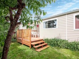 Camping Pas Cher vous présente avec son site Officiel campingpascher.fr, le Camping Le Pearl - Paradis classé 4 étoiles, situé sur la commune de Argelès-sur-mer dans le département Pyrénées-orientales (Languedoc Roussillon) en France. Le camping Le Pearl - Paradis, vous présente un hébergement de type mobil-home de 19 m² pour 4 personnes avec climatisation et télévision. Le camping Le Pearl - Paradis vous propose du dimanche 23 août au dimanche 30 août 2026, en promotion à -16% pour 7 nuits à 727 € au lieu de 875,0 € soit une Économie de 148 €. Cette location propose 27 dates différentes pour réserver votre séjour. Découvrez également les 17 autres gammes d'hébergements du camping. Les Avis clients pour le Camping Le Pearl - Paradis sont excellents avec une note moyenne de 8 sur 10. Parc aquatique, Piscine chauffée, Piscine extérieure, Animations familiales, Club ados, Club enfants, Aire de jeux enfants, Baby-foot, Canoë-kayak, Centre équestre, Court de tennis, Golf, Ping-pong, Piscine, Pétanque, Randonnée, Terrain de football, Terrain multisports, Trampoline, Voile, Bar, Dépôt de pain, Plats à emporter, Restaurant, Snack/Bar, Épicerie,... En savoir plus : cliquez-ICI.