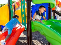 Camping Pas Cher vous présente avec son site Officiel campingpascher.fr, le Camping Maeva Club Argelès Vacances classé 4 étoiles, situé sur la commune de Argelès-sur-mer dans le département Pyrénées-orientales (Languedoc Roussillon) en France. Le camping Maeva Club Argelès Vacances, vous présente un hébergement de type mobil-home de 40 m² avec climatisation et télévision. Le camping Maeva Club Argelès Vacances vous proposeun séjour PAS CHER avec une REMISEdu sam. 16 mai au sam. 23 mai 2026, en promotion à -30% pour 7 nuits à 309 € au lieu de 441,43 € soit une Économie de 132,43 €. Cette location propose 124 dates différentes pour réserver votre séjour. Découvrez également les 5 autres gammes d'hébergements du camping. Les Avis clients pour le Camping Maeva Club Argelès Vacances sont de 7 sur 10. Parc aquatique, Piscine chauffée, Piscine extérieure, Animations familiales, Club ados, Club enfants, Aire de jeux enfants, Canoë-kayak, Centre équestre, Cyclisme, Ping-pong, Pétanque, Randonnée, Voile, Bar, Dépôt de pain, Pizzeria, Plats à emporter, Restaurant, Snack/Bar, Épicerie,... En savoir plus : cliquez-ICI.