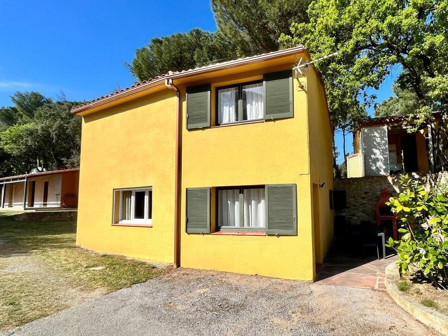 Camping Pas Cher vous présente avec son site Officiel campingpascher.fr, le Camping Domaine Des Mimosas classé 2 étoiles, situé sur la commune de Argelès-sur-mer dans le département Pyrénées-orientales (Languedoc Roussillon) en France. Le camping Domaine Des Mimosas, vous présente un hébergement de type villa avec climatisation et télévision. Le camping Domaine Des Mimosas vous propose du sam. 19 septembre au sam. 26 septembre 2026 pour 7 nuits à 970€. Cette location propose 31 dates différentes pour réserver votre séjour. Découvrez également les 7 autres gammes d'hébergements du camping. Les Avis clients pour le Camping Domaine Des Mimosas sont excellents avec une note moyenne de 9 sur 10. Piscine extérieure, Animations familiales, Aire de jeux enfants, Baby-foot, Ping-pong, Piscine, Pétanque, Dépôt de pain, Épicerie,... En savoir plus : cliquez-ICI.