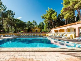 Camping Pas Cher vous présente avec son site Officiel campingpascher.fr, le Camping Domaine Des Mimosas classé 2 étoiles, situé sur la commune de Argelès-sur-mer dans le département Pyrénées-orientales (Languedoc Roussillon) en France. Le camping Domaine Des Mimosas, vous présente un hébergement de type villa avec climatisation et télévision. Le camping Domaine Des Mimosas vous propose du sam. 04 avril au sam. 11 avril 2026 pour 7 nuits à 970€. Cette location propose 101 dates différentes pour réserver votre séjour. Découvrez également les 7 autres gammes d'hébergements du camping. Les Avis clients pour le Camping Domaine Des Mimosas sont excellents avec une note moyenne de 9 sur 10. Piscine extérieure, Animations familiales, Aire de jeux enfants, Baby-foot, Ping-pong, Piscine, Pétanque, Dépôt de pain, Épicerie,... En savoir plus : cliquez-ICI.