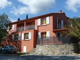 Camping Pas Cher vous présente avec son site Officiel campingpascher.fr, le Camping Domaine Des Mimosas classé 2 étoiles, situé sur la commune de Argelès-sur-mer dans le département Pyrénées-orientales (Languedoc Roussillon) en France. Le camping Domaine Des Mimosas, vous présente un hébergement de type villa. Le camping Domaine Des Mimosas vous propose du sam. 04 avril au sam. 11 avril 2026 pour 7 nuits à 970€. Cette location propose 101 dates différentes pour réserver votre séjour. Découvrez également les 7 autres gammes d'hébergements du camping. Les Avis clients pour le Camping Domaine Des Mimosas sont excellents avec une note moyenne de 9 sur 10. Piscine extérieure, Animations familiales, Aire de jeux enfants, Baby-foot, Ping-pong, Piscine, Pétanque, Dépôt de pain, Épicerie,... En savoir plus : cliquez-ICI.