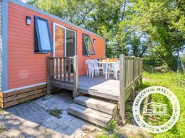 Camping Pas Cher vous présente avec son site Officiel campingpascher.fr, le Camping Taxo Les Pins classé 4 étoiles, situé sur la commune de Argelès-sur-mer dans le département Pyrénées-orientales (Languedoc Roussillon) en France. Le camping Taxo Les Pins, vous présente un hébergement de type mobil-home de 30 m² avec climatisation et télévision. Le camping Taxo Les Pins vous proposeun séjour PAS CHER avec une REMISEdu sam. 18 avril au sam. 25 avril 2026, en promotion à -35% pour 7 nuits à 339 € au lieu de 521,54 € soit une Économie de 182,54 €. Cette location propose 29 dates différentes pour réserver votre séjour. Découvrez également les 4 autres gammes d'hébergements du camping. Les Avis clients pour le Camping Taxo Les Pins sont excellents avec une note moyenne de 8 sur 10. Parc aquatique, Piscine chauffée, Piscine extérieure, Animations familiales, Club ados, Club enfants, Aire de jeux enfants, Centre équestre, Cyclisme, Golf, Parcours sportif, Ping-pong, Pétanque, Terrain multisports, Bar, Dépôt de pain, Pizzeria, Plats à emporter, Restaurant, Snack/Bar, Épicerie,... En savoir plus : cliquez-ICI.