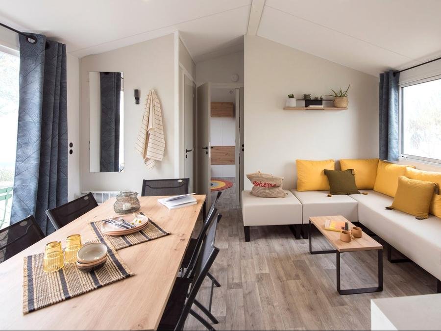 Camping Pas Cher vous présente avec son site Officiel campingpascher.fr, le Camping Club Le Littoral 5* - MS VACANCES classé 5 étoiles, situé sur la commune de Argelès-sur-mer dans le département Pyrénées-orientales (Languedoc Roussillon) en France. Le camping Club Le Littoral 5* - MS VACANCES vous propose un hébergement de type mobil-home de 40 m² pour 8 personnes avec climatisation (télévision). L'établissement vous propose 18 autres types d'hébergements. Découvrez tous nos séjours à petits prix dans la commune et aux alentours de Argelès-sur-mer du département : Pyrénées-orientales (Languedoc Roussillon). Les Avis clients pour le Camping Club Le Littoral 5* - MS VACANCES sont excellents avec une note moyenne de 8 sur 10. Mer, Parc aquatique, Piscine couverte, Piscine extérieure, Animations familiales, Club ados, Club enfants, Aire de jeux enfants, Canoë-kayak, Centre équestre, Court de tennis, Cyclisme, Golf, Parcours sportif, Ping-pong, Piscine, Plongée, Pétanque, Salle de fitness, Salle de jeux vidéo, Structure gonflable enfants, Terrain multisports, Tir à l’arc, Trampoline, Bar, Dépôt de pain, Plats à emporter, Restaurant, Snack/Bar, Épicerie,... En savoir plus : cliquez-ICI.