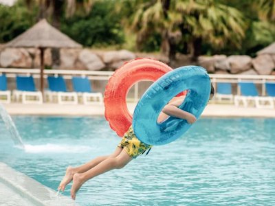 Cliquez pour découvrir toutes les photos de l'ÉTABLISSEMENT ! camping Les Pins photo 2