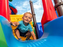 Camping Pas Cher vous présente avec son site Officiel campingpascher.fr, le Camping Maeva Club Le Lagon D'Argelès classé 4 étoiles, situé sur la commune de Argelès-sur-mer dans le département Pyrénées-orientales (Languedoc Roussillon) en France. Le camping Maeva Club Le Lagon D'Argelès, vous présente un hébergement de type mobil-home de 29 m² pour 6 personnes avec climatisation et télévision. Le camping Maeva Club Le Lagon D'Argelès vous proposeun séjour PAS CHER avec une REMISEdu sam. 16 mai au sam. 23 mai 2026, en promotion à -30% pour 7 nuits à 219 € au lieu de 312,86 € soit une Économie de 93,86 €. Cette location propose 138 dates différentes pour réserver votre séjour. Découvrez également les 4 autres gammes d'hébergements du camping. Les Avis clients pour le Camping Maeva Club Le Lagon D'Argelès sont excellents avec une note moyenne de 8 sur 10. Lagon, Piscine extérieure, Animations familiales, Club ados, Club enfants, Aire de jeux enfants, Centre équestre, Parcours sportif, Ping-pong, Pétanque, Terrain multisports, Bar, Dépôt de pain, Plats à emporter, Snack/Bar, Épicerie,... En savoir plus : cliquez-ICI.