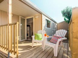 Camping Pas Cher vous présente avec son site Officiel campingpascher.fr, le Camping Maeva Club Le Lagon D'Argelès classé 4 étoiles, situé sur la commune de Argelès-sur-mer dans le département Pyrénées-orientales (Languedoc Roussillon) en France. Le camping Maeva Club Le Lagon D'Argelès, vous présente un hébergement de type mobil-home de 35 m² pour 8 personnes avec climatisation et télévision. Le camping Maeva Club Le Lagon D'Argelès vous proposeun séjour PAS CHER avec une REMISEdu dimanche 17 mai au dimanche 24 mai 2026, en promotion à -30% pour 7 nuits à 259 € au lieu de 370,0 € soit une Économie de 111 €. Cette location propose 132 dates différentes pour réserver votre séjour. Découvrez également les 4 autres gammes d'hébergements du camping. Les Avis clients pour le Camping Maeva Club Le Lagon D'Argelès sont excellents avec une note moyenne de 8 sur 10. Lagon, Piscine extérieure, Animations familiales, Club ados, Club enfants, Aire de jeux enfants, Centre équestre, Parcours sportif, Ping-pong, Pétanque, Terrain multisports, Bar, Dépôt de pain, Plats à emporter, Snack/Bar, Épicerie,... En savoir plus : cliquez-ICI.