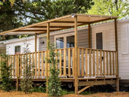 Camping Pas Cher vous présente avec son site Officiel campingpascher.fr, le Camping Maeva Club Le Lagon D'Argelès classé 4 étoiles, situé sur la commune de Argelès-sur-mer dans le département Pyrénées-orientales (Languedoc Roussillon) en France. Le camping Maeva Club Le Lagon D'Argelès, vous présente un hébergement de type mobil-home de 40 m² avec climatisation et télévision. Le camping Maeva Club Le Lagon D'Argelès vous proposeun séjour PAS CHER avec une REMISEdu sam. 16 mai au sam. 23 mai 2026, en promotion à -30% pour 7 nuits à 289 € au lieu de 412,86 € soit une Économie de 123,86 €. Cette location propose 128 dates différentes pour réserver votre séjour. Découvrez également les 4 autres gammes d'hébergements du camping. Les Avis clients pour le Camping Maeva Club Le Lagon D'Argelès sont excellents avec une note moyenne de 8 sur 10. Lagon, Piscine extérieure, Animations familiales, Club ados, Club enfants, Aire de jeux enfants, Centre équestre, Parcours sportif, Ping-pong, Pétanque, Terrain multisports, Bar, Dépôt de pain, Plats à emporter, Snack/Bar, Épicerie,... En savoir plus : cliquez-ICI.