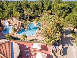 Camping Pas Cher vous présente avec son site Officiel campingpascher.fr, le Camping L'Hippocampe classé 5 étoiles, situé sur la commune de Argelès-sur-mer dans le département Pyrénées-orientales (Languedoc-roussillon) en France. Le camping L'Hippocampe vous propose un hébergement de type mobil-home de 25 m² avec climatisation. L'établissement vous propose 3 autres types d'hébergements. Découvrez tous nos séjours à petits prix dans la commune et aux alentours de Argelès-sur-mer du département : Pyrénées-orientales (Languedoc-roussillon). Les Avis clients pour le Camping L'Hippocampe sont excellents avec une note moyenne de 8 sur 10. Mer, Parc aquatique, Piscine couverte, Piscine extérieure, Animations familiales, Club ados, Club enfants, Aire de jeux enfants, Canoë-kayak, Centre équestre, Court de tennis, Golf, Ping-pong, Piscine, Plongée, Pétanque, Salle de fitness, Terrain de football, Terrain de volley-ball, Terrain multisports, Bar, Dépôt de pain, Plats à emporter, Restaurant, Snack/Bar, Épicerie,... En savoir plus : cliquez-ICI.