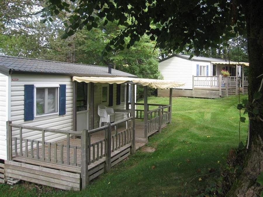 Camping Pas Cher vous présente avec son site Officiel campingpascher.fr, le Camping Clos De Banes classé 3 étoiles, situé sur la commune de Argences En Aubrac dans le département Aveyron (Midi Pyrénées) en France. Le camping Clos De Banes, vous présente un hébergement de type mobil-home de 38 m² et télévision. Le camping Clos De Banes vous propose du vendredi 05 juin au vendredi 12 juin 2026 avec un DÉPART DEMAIN pour 7 nuits à 275€. Cette location propose 66 dates différentes pour réserver votre séjour. Découvrez également les 4 autres gammes d'hébergements du camping. Les Avis clients pour le Camping Clos De Banes sont excellents avec une note moyenne de 9 sur 10. Piscine extérieure, Animation enfants, Animations familiales, Aire de jeux enfants, Canoë-kayak, Cyclisme, Paddle, Ping-pong, Pédalo, Pétanque, Randonnée, Bar, Épicerie,... En savoir plus : cliquez-ICI.