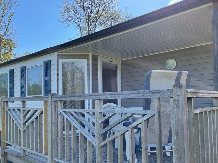 Camping Pas Cher vous présente avec son site Officiel campingpascher.fr, le Camping Clos De Banes classé 3 étoiles, situé sur la commune de Argences En Aubrac dans le département Aveyron (Midi Pyrénées) en France. Le camping Clos De Banes, vous présente un hébergement de type mobil-home de 28 m² et télévision. Le camping Clos De Banes vous propose du vendredi 05 juin au vendredi 12 juin 2026 avec un DÉPART DEMAIN pour 7 nuits à 225€. Cette location propose 66 dates différentes pour réserver votre séjour. Découvrez également les 4 autres gammes d'hébergements du camping. Les Avis clients pour le Camping Clos De Banes sont excellents avec une note moyenne de 9 sur 10. Piscine extérieure, Animation enfants, Animations familiales, Aire de jeux enfants, Canoë-kayak, Cyclisme, Paddle, Ping-pong, Pédalo, Pétanque, Randonnée, Bar, Épicerie,... En savoir plus : cliquez-ICI.