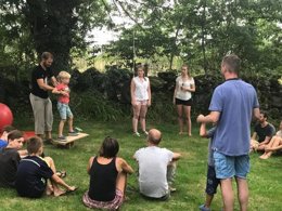 Camping Pas Cher vous présente avec son site Officiel campingpascher.fr, le Camping Clos De Banes classé 3 étoiles, situé sur la commune de Argences En Aubrac dans le département Aveyron (Midi Pyrénées) en France. Le camping Clos De Banes, vous présente un hébergement de type mobil-home de 38 m² et télévision. Le camping Clos De Banes vous propose du lundi 04 mai au lundi 11 mai 2026 pour 7 nuits à 275€. Cette location propose 98 dates différentes pour réserver votre séjour. Découvrez également les 4 autres gammes d'hébergements du camping. Les Avis clients pour le Camping Clos De Banes sont excellents avec une note moyenne de 9 sur 10. Piscine extérieure, Animation enfants, Animations familiales, Aire de jeux enfants, Canoë-kayak, Cyclisme, Paddle, Ping-pong, Pédalo, Pétanque, Randonnée, Bar, Épicerie,... En savoir plus : cliquez-ICI.