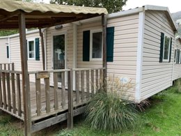 Camping Pas Cher vous présente avec son site Officiel campingpascher.fr, le Camping Clos De Banes classé 3 étoiles, situé sur la commune de Argences En Aubrac dans le département Aveyron (Midi Pyrénées) en France. Le camping Clos De Banes, vous présente un hébergement de type mobil-home de 28 m² et télévision. Le camping Clos De Banes vous propose du lundi 04 mai au lundi 11 mai 2026 pour 7 nuits à 250€. Cette location propose 98 dates différentes pour réserver votre séjour. Découvrez également les 4 autres gammes d'hébergements du camping. Les Avis clients pour le Camping Clos De Banes sont excellents avec une note moyenne de 9 sur 10. Piscine extérieure, Animation enfants, Animations familiales, Aire de jeux enfants, Canoë-kayak, Cyclisme, Paddle, Ping-pong, Pédalo, Pétanque, Randonnée, Bar, Épicerie,... En savoir plus : cliquez-ICI.