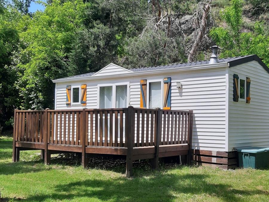Camping Pas Cher vous présente avec son site Officiel campingpascher.fr, le Camping Ushuaïa Villages Le Viaduc classé 3 étoiles, situé sur la commune de Arlebosc dans le département Ardèche (Rhône Alpes) en France. Le camping Ushuaïa Villages Le Viaduc, vous présente un hébergement de type mobil-home de 28 m² pour 6 personnes. Le camping Ushuaïa Villages Le Viaduc vous propose du dimanche 30 août au dimanche 06 septembre 2026 pour 7 nuits à 505€. Cette location propose 21 dates différentes pour réserver votre séjour. Découvrez également les 22 autres gammes d'hébergements du camping. Les Avis clients pour le Camping Ushuaïa Villages Le Viaduc sont excellents avec une note moyenne de 8 sur 10. LacRivière, Piscine couverte, Piscine extérieure, Aire de jeux enfants, Centre équestre, Court de tennis, Cyclisme, Golf, Parcours sportif, Ping-pong, Pétanque, Randonnée, Terrain de badminton, Terrain de volley-ball, Trampoline, Bar, Boulangerie, Bureau de tabac, Restaurant, Station-service, Supermarché, Épicerie,... En savoir plus : cliquez-ICI.