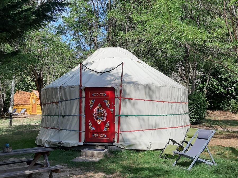 Camping Pas Cher vous présente avec son site Officiel campingpascher.fr, le Camping Ushuaïa Villages Le Viaduc classé 3 étoiles, situé sur la commune de Arlebosc dans le département Ardèche (Rhône Alpes) en France. Le camping Ushuaïa Villages Le Viaduc, vous présente un hébergement de type hébergement insolite de 28 m². Le camping Ushuaïa Villages Le Viaduc vous propose du sam. 29 août au sam. 05 septembre 2026 pour 7 nuits à 505€. Cette location propose 15 dates différentes pour réserver votre séjour. Découvrez également les 22 autres gammes d'hébergements du camping. Les Avis clients pour le Camping Ushuaïa Villages Le Viaduc sont excellents avec une note moyenne de 8 sur 10. LacRivière, Piscine couverte, Piscine extérieure, Aire de jeux enfants, Centre équestre, Court de tennis, Cyclisme, Golf, Parcours sportif, Ping-pong, Pétanque, Randonnée, Terrain de badminton, Terrain de volley-ball, Trampoline, Bar, Boulangerie, Bureau de tabac, Restaurant, Station-service, Supermarché, Épicerie,... En savoir plus : cliquez-ICI.