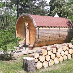 Camping Pas Cher vous présente avec son site Officiel campingpascher.fr, le Camping Ushuaïa Villages Le Viaduc classé 3 étoiles, situé sur la commune de Arlebosc dans le département Ardèche (Rhône Alpes) en France. Le camping Ushuaïa Villages Le Viaduc, vous présente un hébergement de type hébergement insolite de 12 m² pour 2 personnes. Le camping Ushuaïa Villages Le Viaduc vous propose du mercredi 15 avril au mercredi 22 avril 2026 pour 7 nuits à 258€. Cette location propose 145 dates différentes pour réserver votre séjour. Découvrez également les 22 autres gammes d'hébergements du camping. Les Avis clients pour le Camping Ushuaïa Villages Le Viaduc sont excellents avec une note moyenne de 8 sur 10. LacRivière, Piscine couverte, Piscine extérieure, Aire de jeux enfants, Centre équestre, Court de tennis, Cyclisme, Golf, Parcours sportif, Ping-pong, Pétanque, Randonnée, Terrain de badminton, Terrain de volley-ball, Trampoline, Bar, Boulangerie, Bureau de tabac, Restaurant, Station-service, Supermarché, Épicerie,... En savoir plus : cliquez-ICI.