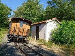 Camping Pas Cher vous présente avec son site Officiel campingpascher.fr, le Camping Ushuaïa Villages Le Viaduc classé 3 étoiles, situé sur la commune de Arlebosc dans le département Ardèche (Rhône Alpes) en France. Le camping Ushuaïa Villages Le Viaduc, vous présente un hébergement de type hébergement insolite de 18 m² pour 4 personnes. Le camping Ushuaïa Villages Le Viaduc vous propose du mercredi 15 avril au mercredi 22 avril 2026 pour 7 nuits à 290.5€. Cette location propose 145 dates différentes pour réserver votre séjour. Découvrez également les 22 autres gammes d'hébergements du camping. Les Avis clients pour le Camping Ushuaïa Villages Le Viaduc sont excellents avec une note moyenne de 8 sur 10. LacRivière, Piscine couverte, Piscine extérieure, Aire de jeux enfants, Centre équestre, Court de tennis, Cyclisme, Golf, Parcours sportif, Ping-pong, Pétanque, Randonnée, Terrain de badminton, Terrain de volley-ball, Trampoline, Bar, Boulangerie, Bureau de tabac, Restaurant, Station-service, Supermarché, Épicerie,... En savoir plus : cliquez-ICI.