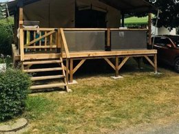 Camping Pas Cher vous présente avec son site Officiel campingpascher.fr, le Camping Europ Camping classé 4 étoiles, situé sur la commune de Ascarat dans le département Pyrénées-atlantiques (Aquitaine) en France. Le camping Europ Camping, vous présente un hébergement de type tente en toile et bois. Le camping Europ Camping vous proposeun séjour PAS CHER avec une REMISEdu sam. 04 avril au sam. 11 avril 2026, en promotion à -35% pour 7 nuits à 319 € au lieu de 490,77 € soit une Économie de 171,77 €. Cette location propose 124 dates différentes pour réserver votre séjour. Découvrez également les 1 autres gammes d'hébergements du camping. Les Avis clients pour le Camping Europ Camping sont excellents avec une note moyenne de 8 sur 10. Piscine chauffée, Piscine extérieure, Animations familiales, Aire de jeux enfants, Baby-foot, Canoë-kayak, Court de tennis, Ping-pong, Piscine, Pétanque, Terrain de volley-ball, Bar, Dépôt de pain, Plats à emporter, Snack/Bar, Supermarché, Épicerie,... En savoir plus : cliquez-ICI.