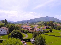 Camping Pas Cher vous présente avec son site Officiel campingpascher.fr, le Camping Europ Camping classé 4 étoiles, situé sur la commune de Ascarat dans le département Pyrénées-atlantiques (Aquitaine) en France. Le camping Europ Camping, vous présente un hébergement de type tente en toile et bois. Le camping Europ Camping vous proposeun séjour PAS CHER avec une REMISEdu sam. 04 avril au sam. 11 avril 2026, en promotion à -35% pour 7 nuits à 319 € au lieu de 490,77 € soit une Économie de 171,77 €. Cette location propose 124 dates différentes pour réserver votre séjour. Découvrez également les 1 autres gammes d'hébergements du camping. Les Avis clients pour le Camping Europ Camping sont excellents avec une note moyenne de 8 sur 10. Piscine chauffée, Piscine extérieure, Animations familiales, Aire de jeux enfants, Baby-foot, Canoë-kayak, Court de tennis, Ping-pong, Piscine, Pétanque, Terrain de volley-ball, Bar, Dépôt de pain, Plats à emporter, Snack/Bar, Supermarché, Épicerie,... En savoir plus : cliquez-ICI.