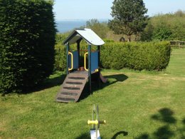 Camping Pas Cher vous présente avec son site Officiel campingpascher.fr, le Camping Les Ammonites classé 4 étoiles, situé sur la commune de Auberville dans le département Calvados (Basse Normandie) en France. Le camping Les Ammonites, vous présente un hébergement de type mobil-home de 18 m² et télévision. Le camping Les Ammonites vous propose du sam. 04 avril au sam. 11 avril 2026 pour 7 nuits à 330€. Cette location propose 122 dates différentes pour réserver votre séjour. Découvrez également les 5 autres gammes d'hébergements du camping. Les Avis clients pour le Camping Les Ammonites sont excellents avec une note moyenne de 8 sur 10. Piscine chauffée, Piscine extérieure, Aire de jeux enfants, Baby-foot, Cyclisme, Golf, Piscine, Pétanque, Randonnée, Salle de fitness, Bar, Dépôt de pain, Snack/Bar, Épicerie,... En savoir plus : cliquez-ICI.